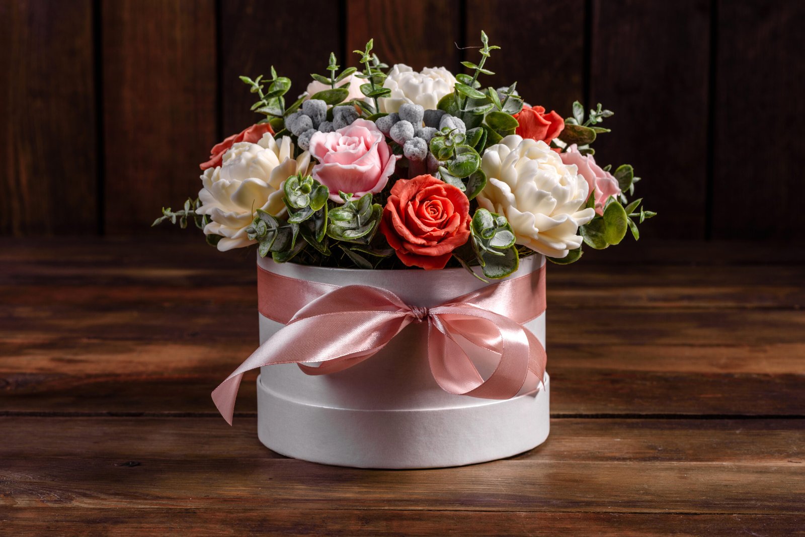 Flores em caixa preparadas para presentear